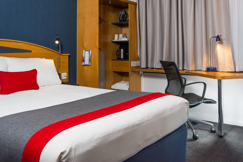 Hotel St James Монс Екстериор снимка