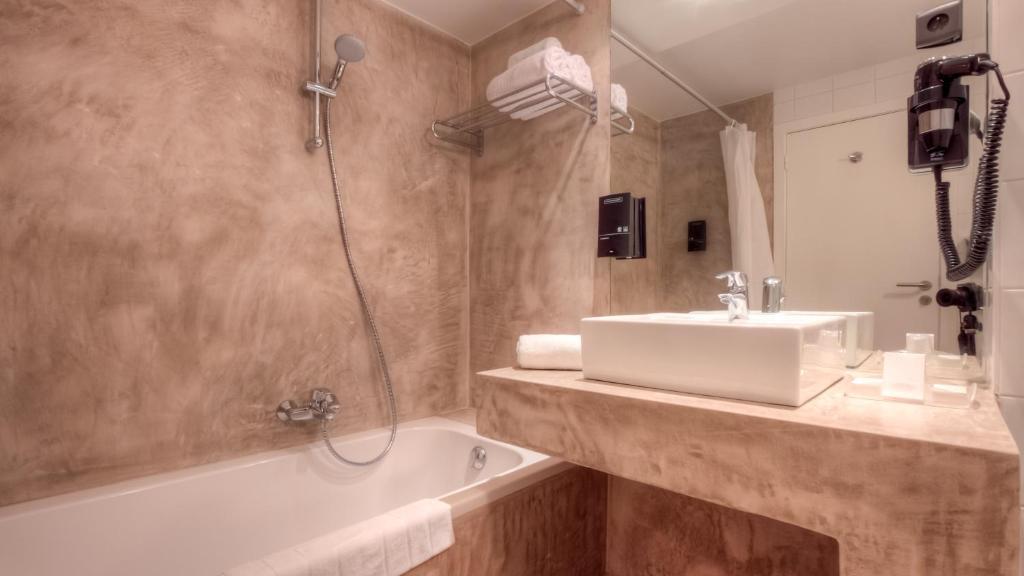 Hotel St James Монс Стая снимка