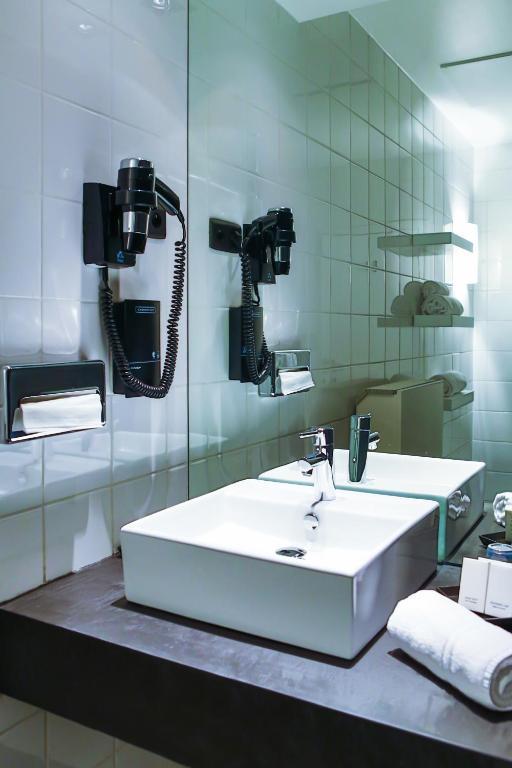 Hotel St James Монс Екстериор снимка